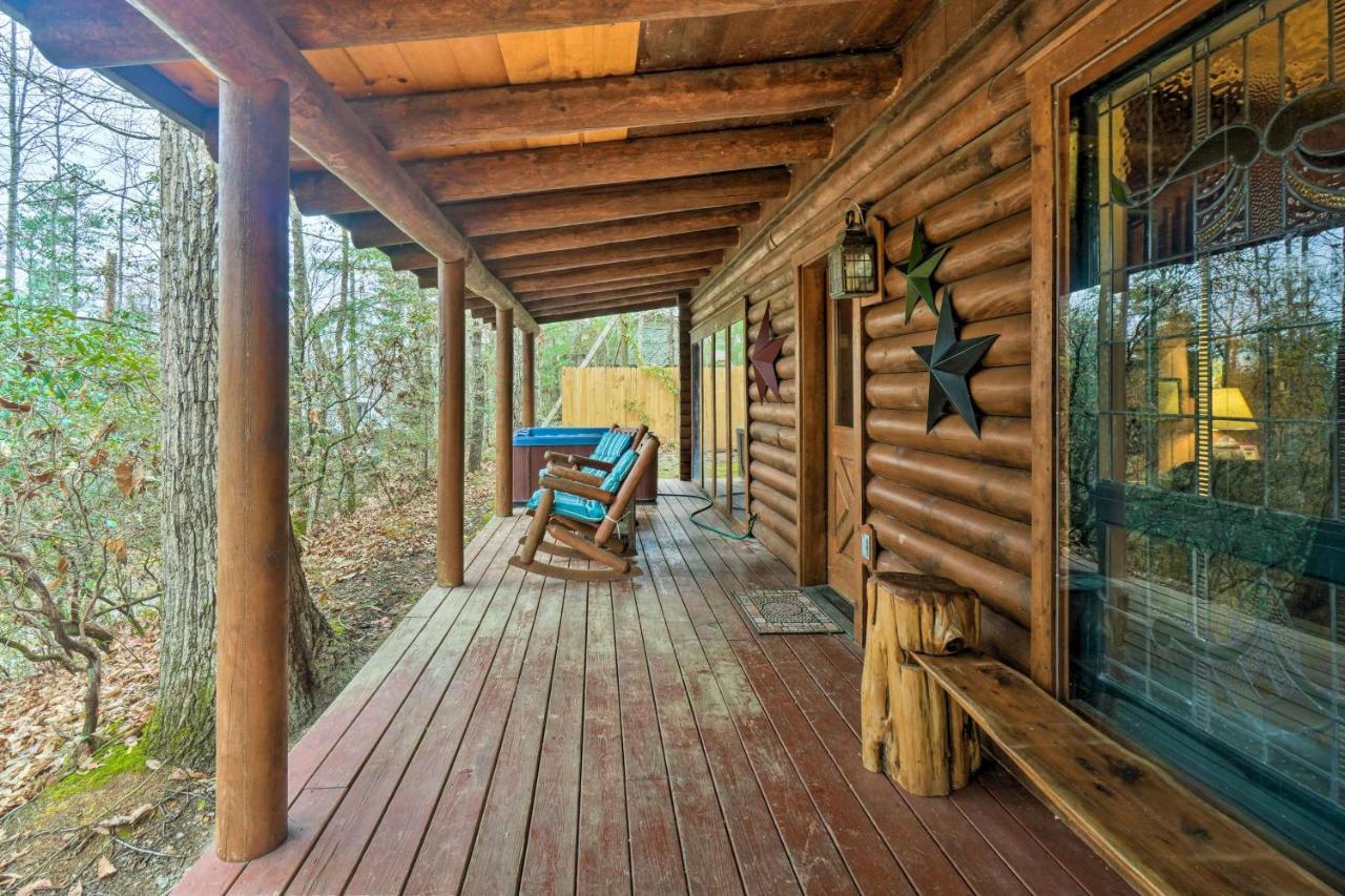 Casa vacanze Log With Hot Tub And Mountain Views!