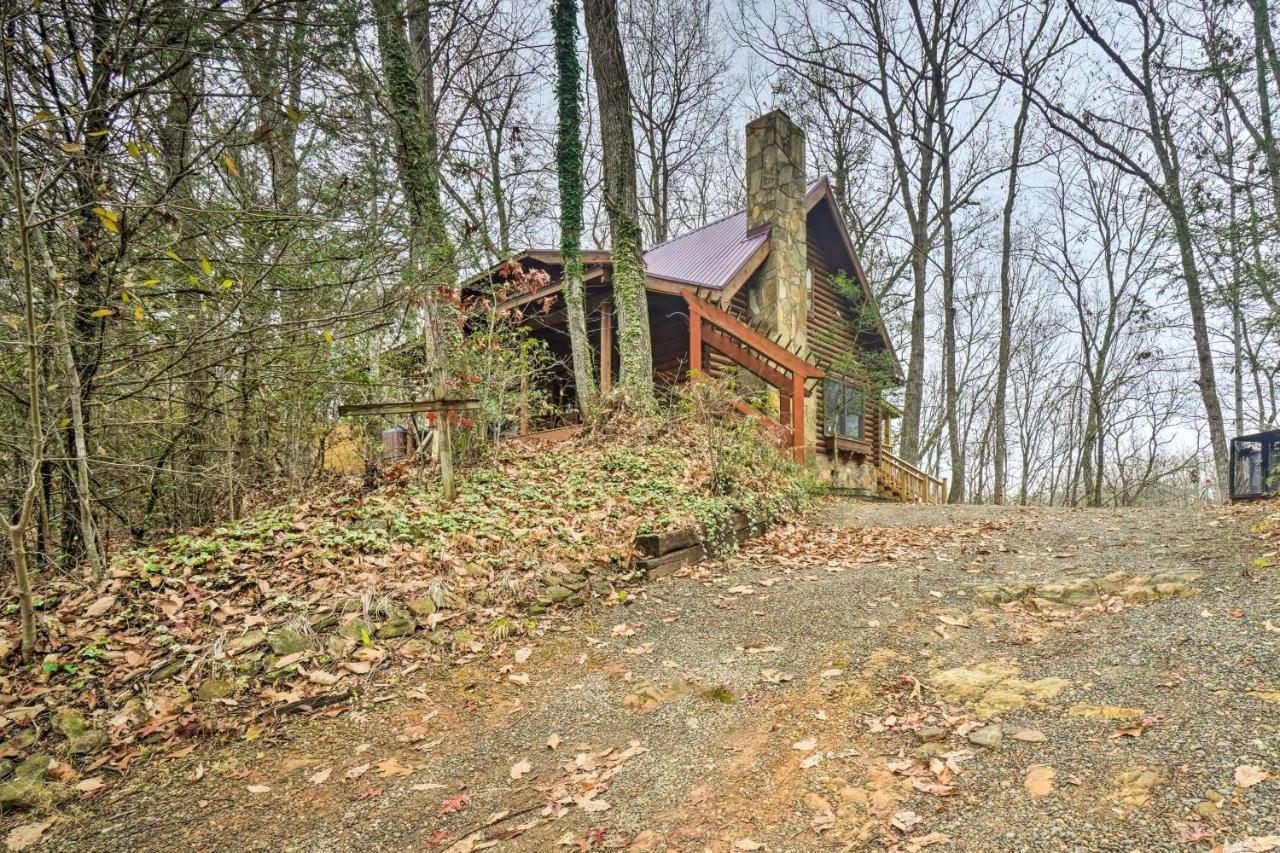 Log With Hot Tub And Mountain Views! Casa vacanze *