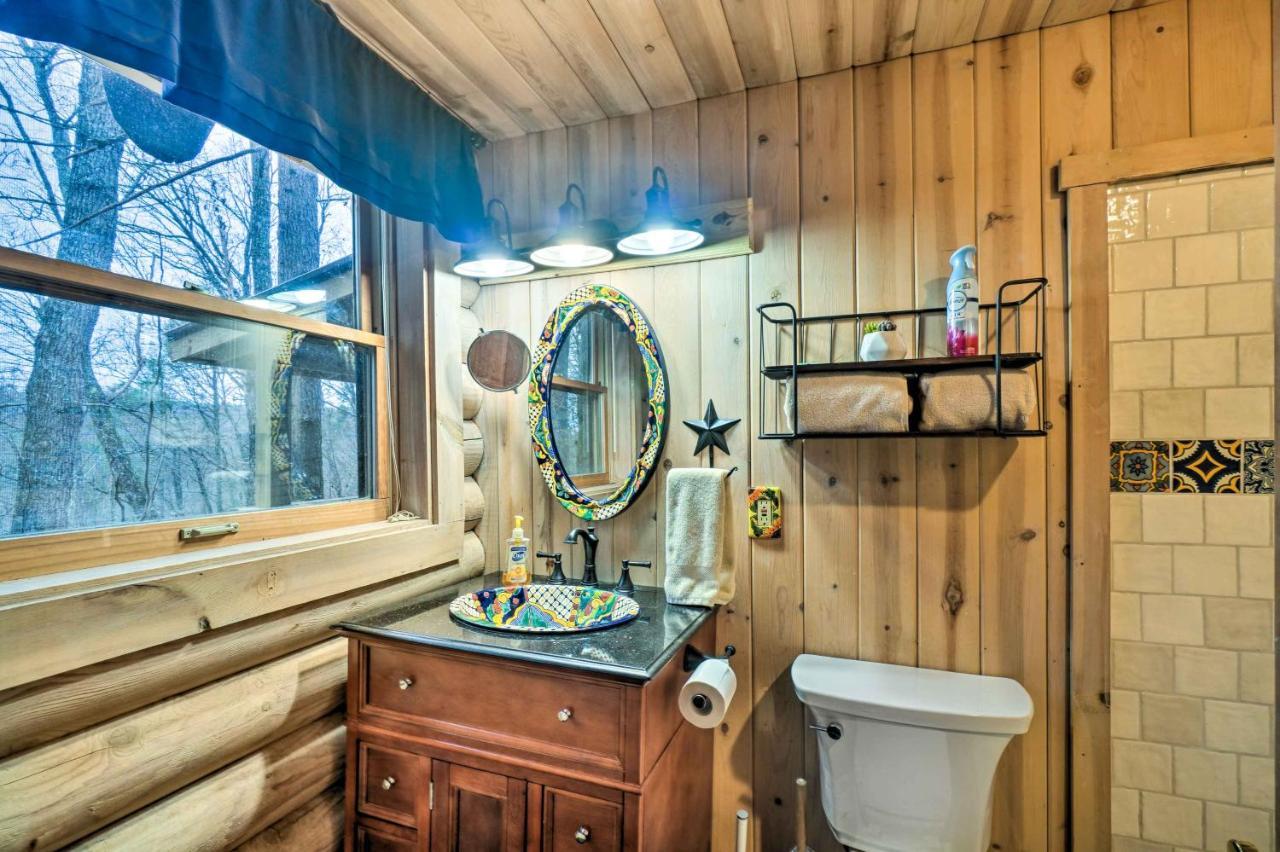 Log With Hot Tub And Mountain Views! Casa vacanze