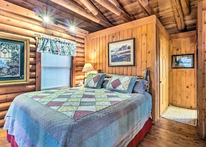 Gatlinburg Log Cabin With Hot Tub And Mountain Views!
