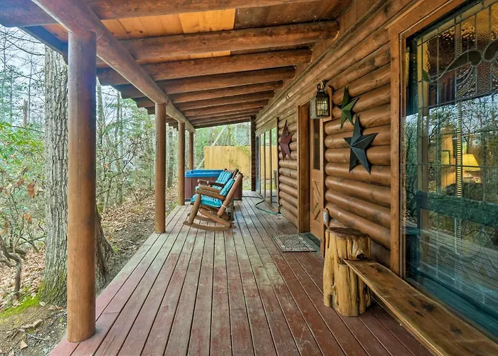 Gatlinburg Log Cabin With Hot Tub And Mountain Views!
